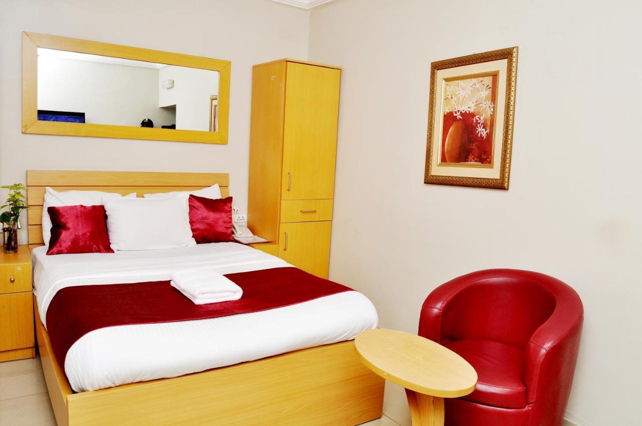 Primal Hotel Isaac John Gra Ikeja Buitenkant foto