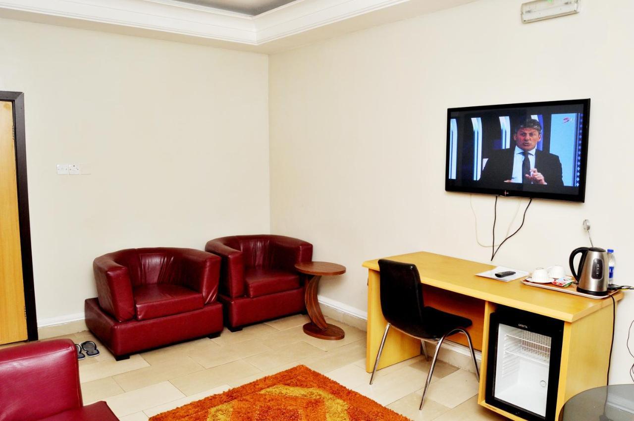 Primal Hotel Isaac John Gra Ikeja Buitenkant foto