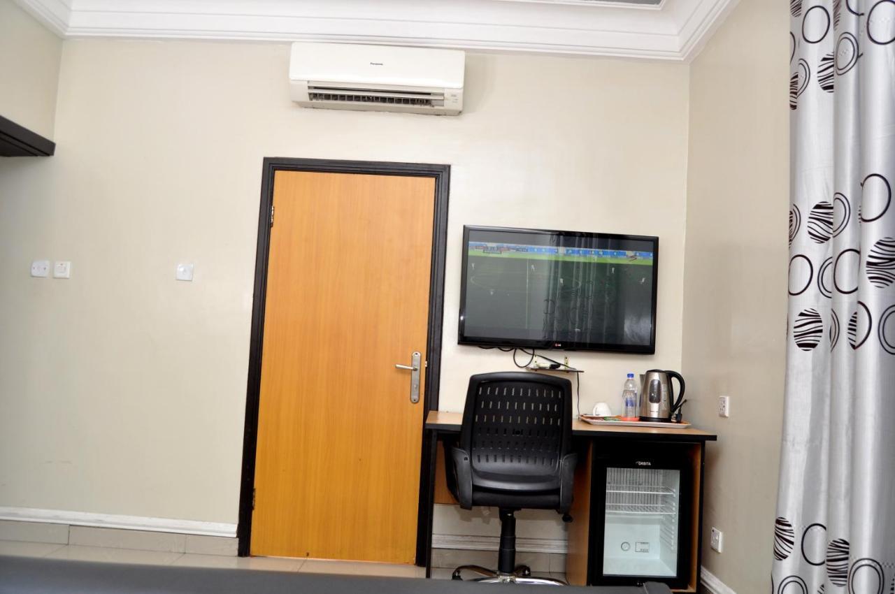 Primal Hotel Isaac John Gra Ikeja Buitenkant foto